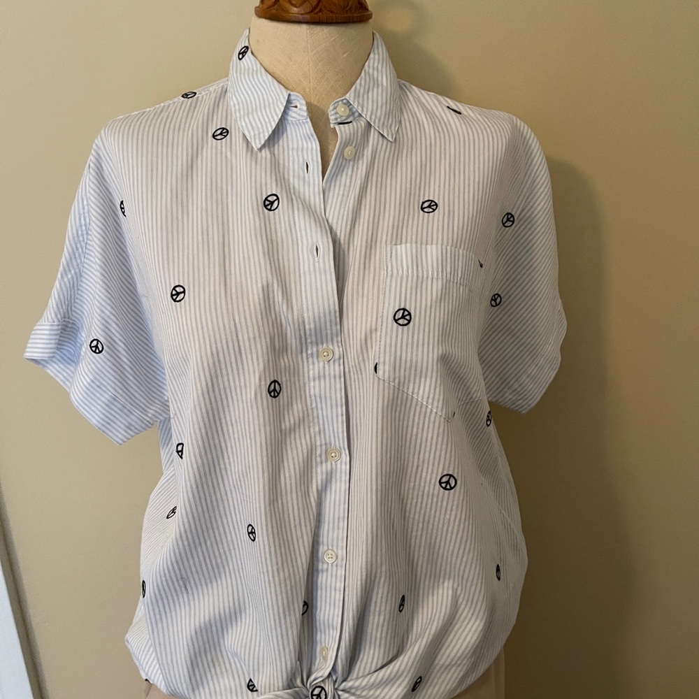 Women’s button down shirt short sleeve
